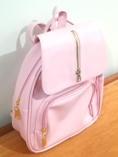Mochila rosa de cuero sintético